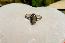 Load image into Gallery viewer, Labradorite 925 Sterling Silver Oval Shape Ring