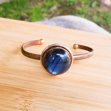 Load image into Gallery viewer, Handmade pure copper cuff with beautiful labradorite